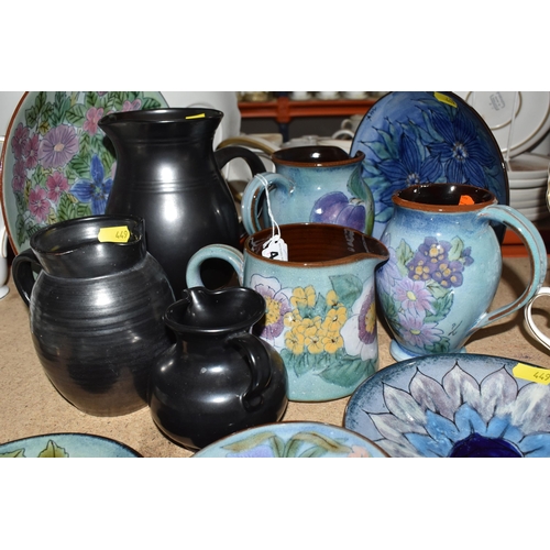 449 - A GROUP OF CHELSEA AND PRINKNASH CERAMICS comprising a group of nine Chelsea Pottery floral dishes a... 