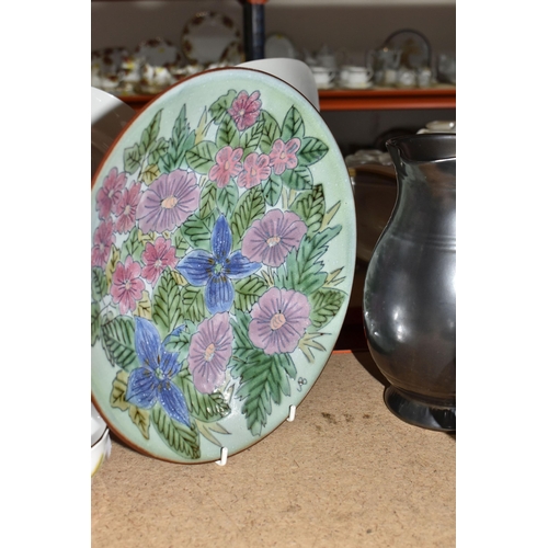 449 - A GROUP OF CHELSEA AND PRINKNASH CERAMICS comprising a group of nine Chelsea Pottery floral dishes a... 
