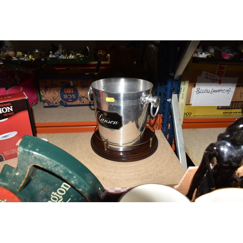 464 - ONE BOX AND LOOSE BREWERIANA comprising four ceramic advertising jugs comprising two Wade Bass jugs,... 