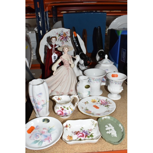 467 - A GROUP OF CERAMICS, to include a Royal Worcester figure of HM Queen Elizabeth II to celebrate 'The ... 