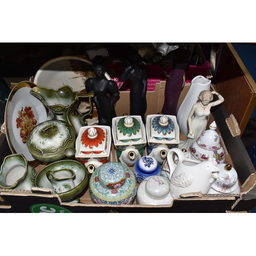 471 - FIVE BOXES AND LOOSE CERAMICS, GLASS AND METAL WARE, to include a Royal Selangor pewter candleholder... 