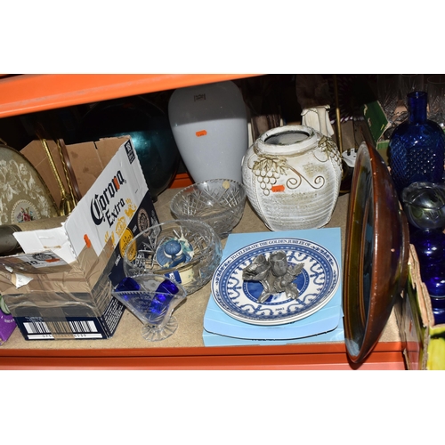 471 - FIVE BOXES AND LOOSE CERAMICS, GLASS AND METAL WARE, to include a Royal Selangor pewter candleholder... 