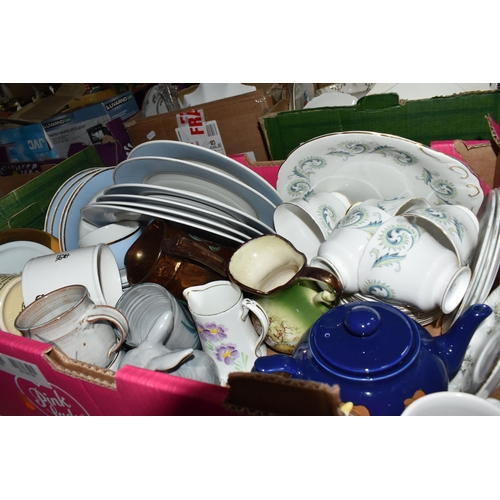 471 - FIVE BOXES AND LOOSE CERAMICS, GLASS AND METAL WARE, to include a Royal Selangor pewter candleholder... 