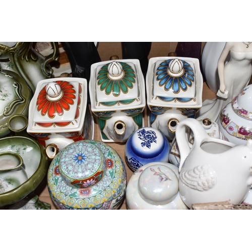 471 - FIVE BOXES AND LOOSE CERAMICS, GLASS AND METAL WARE, to include a Royal Selangor pewter candleholder... 