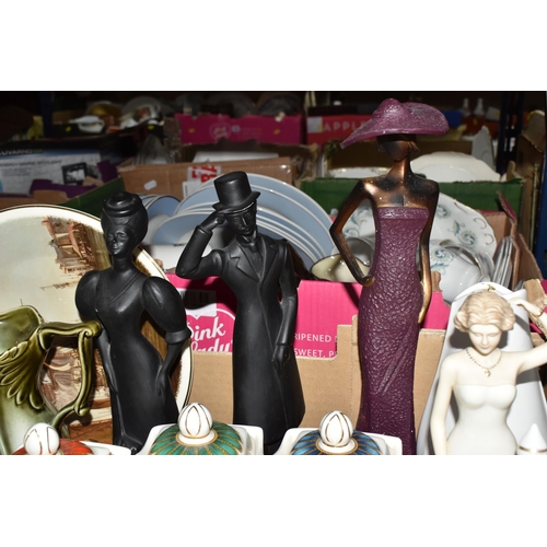 471 - FIVE BOXES AND LOOSE CERAMICS, GLASS AND METAL WARE, to include a Royal Selangor pewter candleholder... 