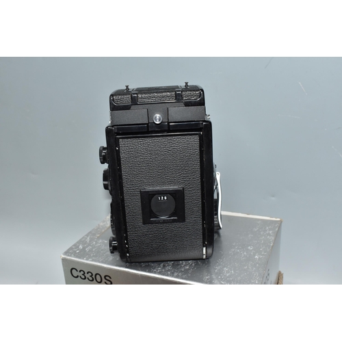 508 - ONE BOX CONTAINING A MAMIYA PROFESSIONAL- S C330 CAMERA, serial number W200355, with a Mamiya - Seko... 
