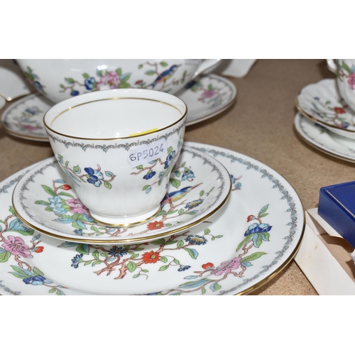 384 - A GROUP OF ANYSLEY 'PEMBROKE' DINNER AND TEA WARES comprising a boxed pie server, two tea cups of di... 