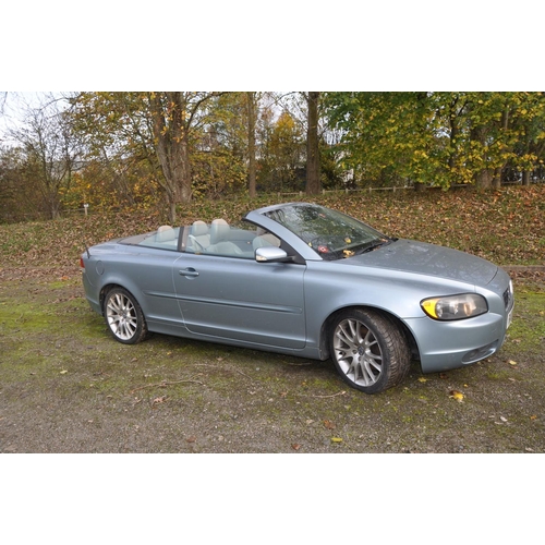 1001 - A 2006 VOLVO C70 SPORTS COUPE CONVERTIBLE CAR, in blue with a 2.4 litre 5 cylinder petrol engine, 5 ... 