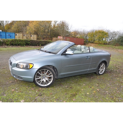 1001 - A 2006 VOLVO C70 SPORTS COUPE CONVERTIBLE CAR, in blue with a 2.4 litre 5 cylinder petrol engine, 5 ... 