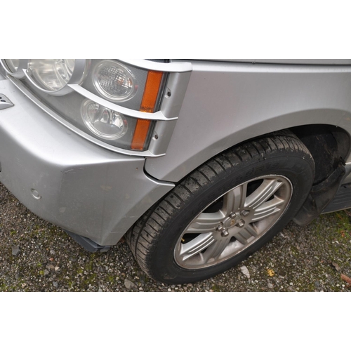 1004 - A 2006 RANGE ROVER VOGUE FOUR WHEEL DRIVE VEHICLE, in silver, with a 2926cc diesel engine, automatic... 