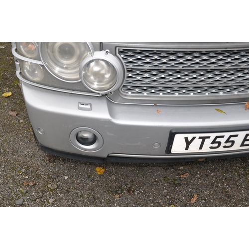 1004 - A 2006 RANGE ROVER VOGUE FOUR WHEEL DRIVE VEHICLE, in silver, with a 2926cc diesel engine, automatic... 