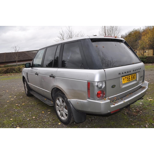 1004 - A 2006 RANGE ROVER VOGUE FOUR WHEEL DRIVE VEHICLE, in silver, with a 2926cc diesel engine, automatic... 