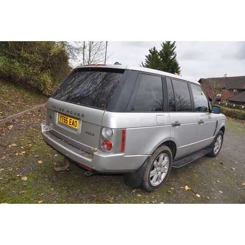 1004 - A 2006 RANGE ROVER VOGUE FOUR WHEEL DRIVE VEHICLE, in silver, with a 2926cc diesel engine, automatic... 