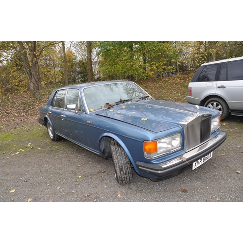 1005 - A 1982 ROLLS ROYCE SILVER SPIRIT FOUR DOOR SALOON CAR, in blue, with a 6750cc petrol engine, column ... 