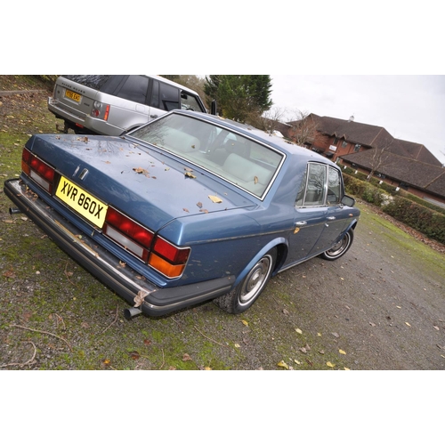 1005 - A 1982 ROLLS ROYCE SILVER SPIRIT FOUR DOOR SALOON CAR, in blue, with a 6750cc petrol engine, column ... 