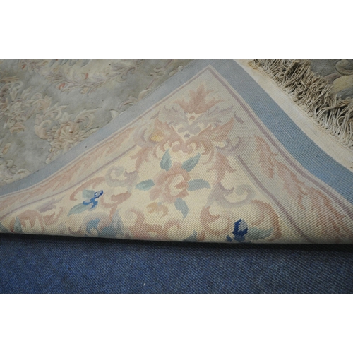 1214 - A LARGE RECTANGULAR CHINESE WOOLLEN RUG, 282cm x 180cm (condition report: has a few tassels missing ... 