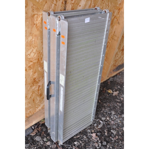 1020 - AN ALUMINIUM FOLDING DISABILITY RAMP, width 72cm x length 186cm (condition report: appears weathered... 