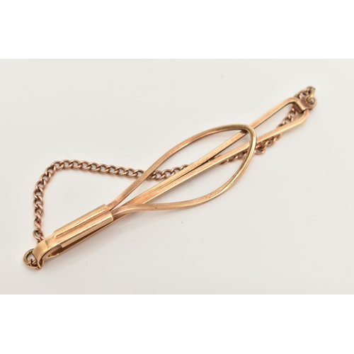 3 - A 9CT GOLD TIE CLIP, hallmarked 9ct Birmingham, fitted with a chain, length 62mm, approximate gross ... 