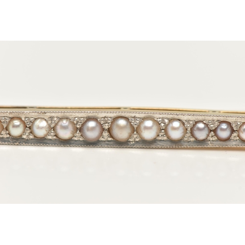 56 - AN EARLY 20TH CENTURY YELLOW METAL SPLIT PEARL BAR BROOCH, set with a row of graduating split pearls... 