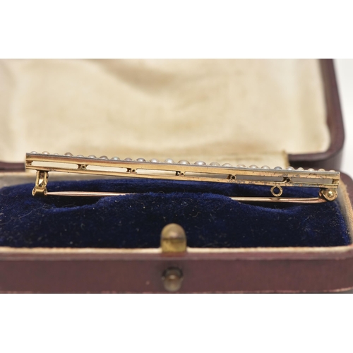 56 - AN EARLY 20TH CENTURY YELLOW METAL SPLIT PEARL BAR BROOCH, set with a row of graduating split pearls... 