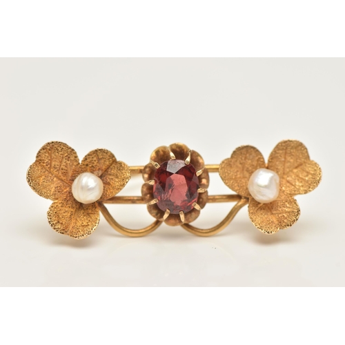 66 - A MID CENTURY BAR BROOCH, yellow metal brooch, principally set with an oval cut garnet in a ten pron... 