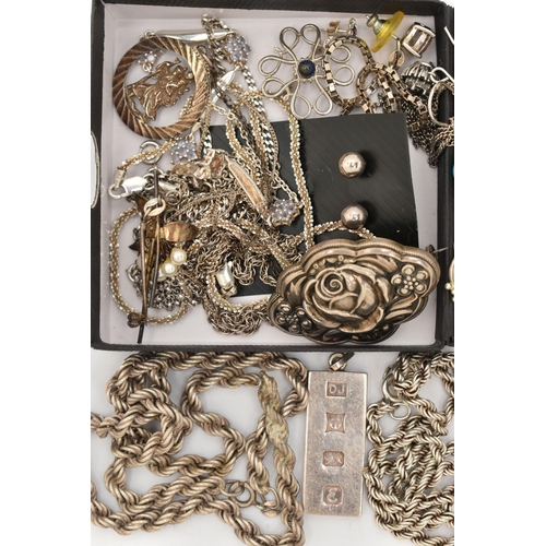 113 - AN ASSORTMENT OF SILVER AND WHITE METAL JEWELLERY, to include three silver rope twist chains, a silv... 