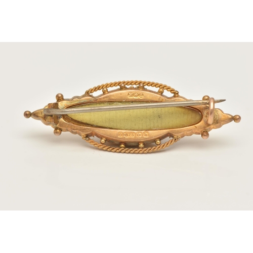 84 - A 9CT GOLD HAIR PIECE BROOCH, set with a central oval panel with brown woven hair, beneath a glazed ... 