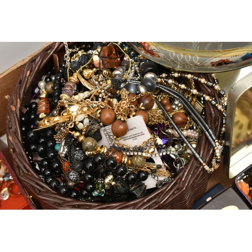 153 - A BOX OF ASSORTED ITEMS, to include a gold plated, cultured fresh water pearl bracelet, stamped 925,... 