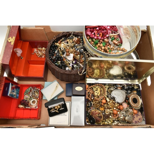 153 - A BOX OF ASSORTED ITEMS, to include a gold plated, cultured fresh water pearl bracelet, stamped 925,... 