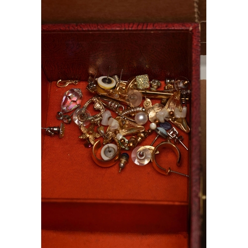 153 - A BOX OF ASSORTED ITEMS, to include a gold plated, cultured fresh water pearl bracelet, stamped 925,... 