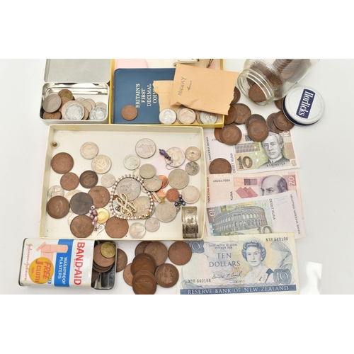 159 - A CARDBOARD BOX CONTAINING A SMALL AMOUNT OF MIXED COINAGE AND A FEW BANK NOTES etc