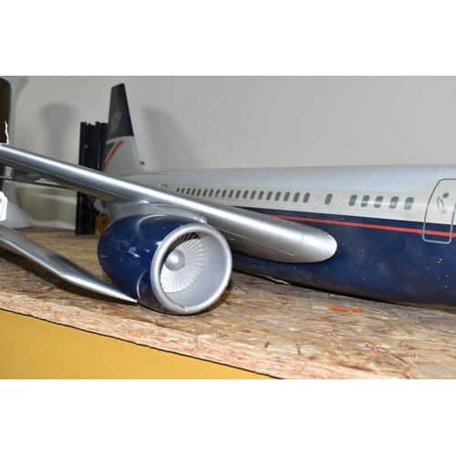 305 - A BRITISH AIRWAYS BOEING 757 DISPLAY PLANE manufactured by Space Models, marked with 'Property of Br... 