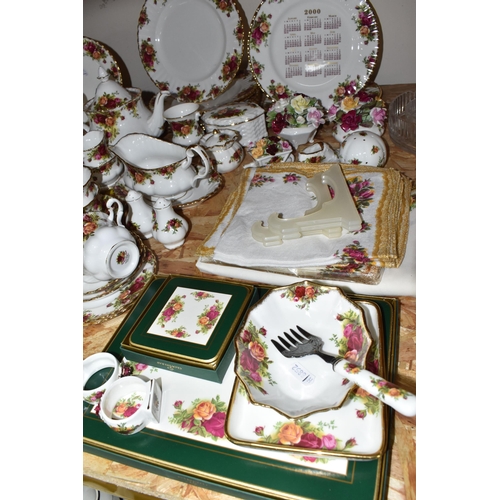 307 - A LARGE QUANTITY OF ROYAL ALBERT 'OLD COUNTRY ROSES' TEA AND DINNER WARE to include a tea pot, six c... 