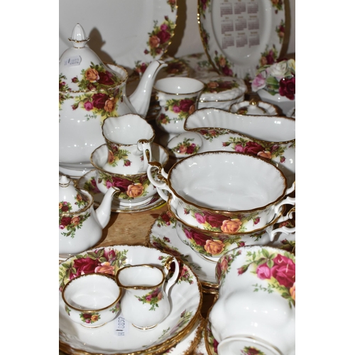 307 - A LARGE QUANTITY OF ROYAL ALBERT 'OLD COUNTRY ROSES' TEA AND DINNER WARE to include a tea pot, six c... 