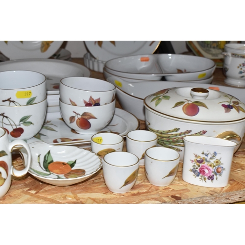 317 - A LARGE QUANTITY OF ROYAL WORCESTER 'EVESHAM' PATTERN OVEN TO TABLEWARE, comprising two graduated fl... 