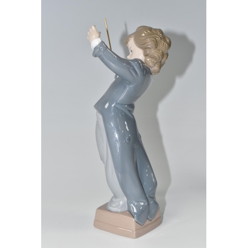 358 - A LLADRO 'LITTLE MAESTRO' FIGURE, depicting a young conductor, model no 6349, sculptor Juan Huerta, ... 