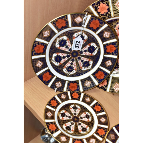 372 - FIVE ROYAL CROWN DERBY OLD IMARI PLATES PATTERN NO 1128, comprising of a dinner plate 26cm, two sala... 