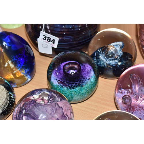 384 - A GROUP OF DECORATIVE GLASS PAPERWEIGHTS AND BOWLS, comprising of a limited edition 109/500 Selkirk ... 