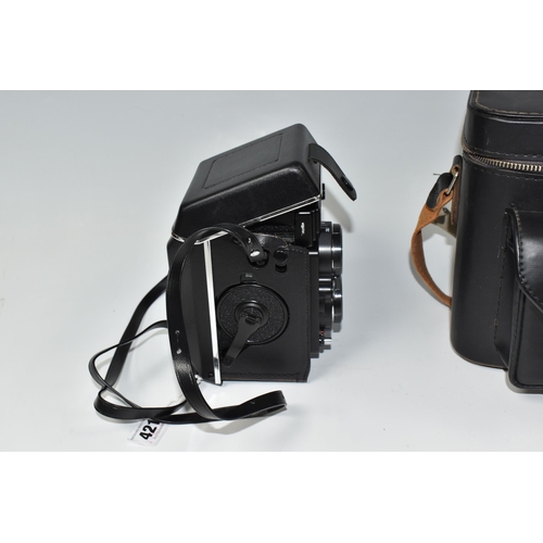 421 - A YASHICA MAT-124 G CAMERA AND CARRY BAD mounted within its case fitted with a Yashinon 1:35 f=80mm ... 