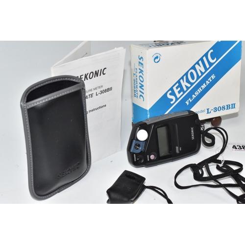 438 - A BOXED SEKONIC FLASHMATE EXPOSURE METER, model L-308BII, serial no 9010771, in soft Sekonic case, w... 