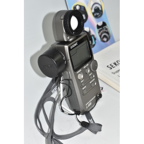 447 - A SEKONIC SUPER ZOOM MASTER L-608 DIGITAL EXPOSURE METER, with soft case and operating manual (1 + m... 