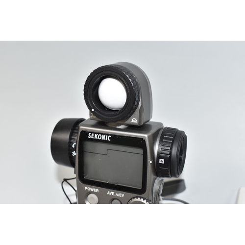 447 - A SEKONIC SUPER ZOOM MASTER L-608 DIGITAL EXPOSURE METER, with soft case and operating manual (1 + m... 