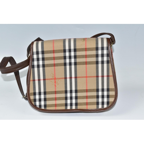 450 - A BURBERRY 'NOVA CHECK' HANDBAG, with adjustable shoulder strap and inner zipped compartment, in the... 