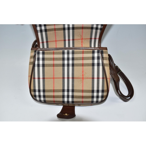 450 - A BURBERRY 'NOVA CHECK' HANDBAG, with adjustable shoulder strap and inner zipped compartment, in the... 