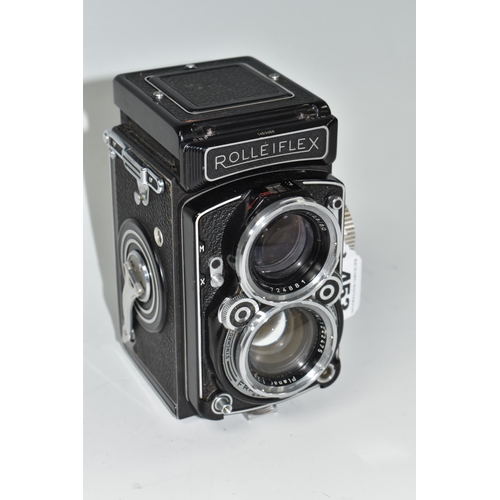 453 - A ROLLEIFLEX TLR CAMERA, with Carl Zeiss Planar 1:2.8 f=80mm lens, serial number 1453456 (1) (Condit... 