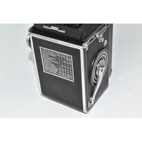 453 - A ROLLEIFLEX TLR CAMERA, with Carl Zeiss Planar 1:2.8 f=80mm lens, serial number 1453456 (1) (Condit... 