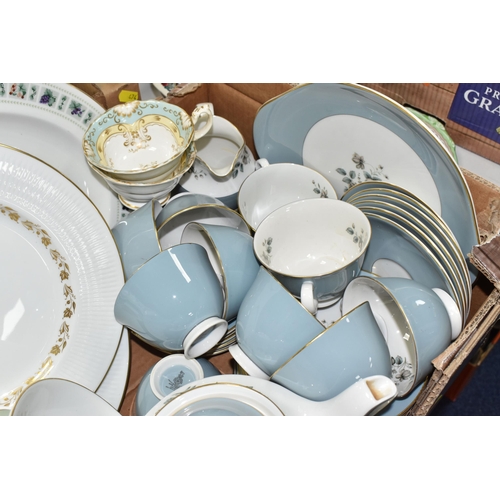 474 - FOUR BOXES AND LOOSE CERAMICS, to include six Royal Doulton 'Fairfax' pattern dinner plates, six 'Fo... 