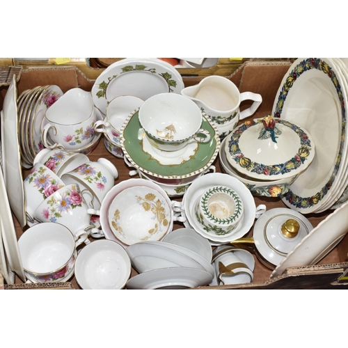 474 - FOUR BOXES AND LOOSE CERAMICS, to include six Royal Doulton 'Fairfax' pattern dinner plates, six 'Fo... 