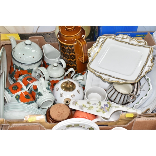 474 - FOUR BOXES AND LOOSE CERAMICS, to include six Royal Doulton 'Fairfax' pattern dinner plates, six 'Fo... 