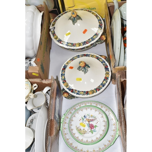 474 - FOUR BOXES AND LOOSE CERAMICS, to include six Royal Doulton 'Fairfax' pattern dinner plates, six 'Fo... 